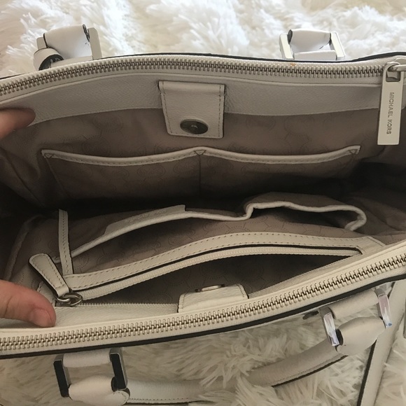 Michael Kors Bag with lots of zippers - Picture 6 of 8